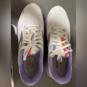 Brooks Adrenaline GTS 22